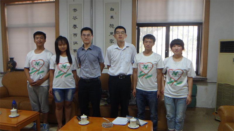 潔宇環保實踐團抵達淄博市水與漁業局，辦公室司主任接受了團隊的訪問。