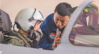 空軍某旅開展飛行訓練
